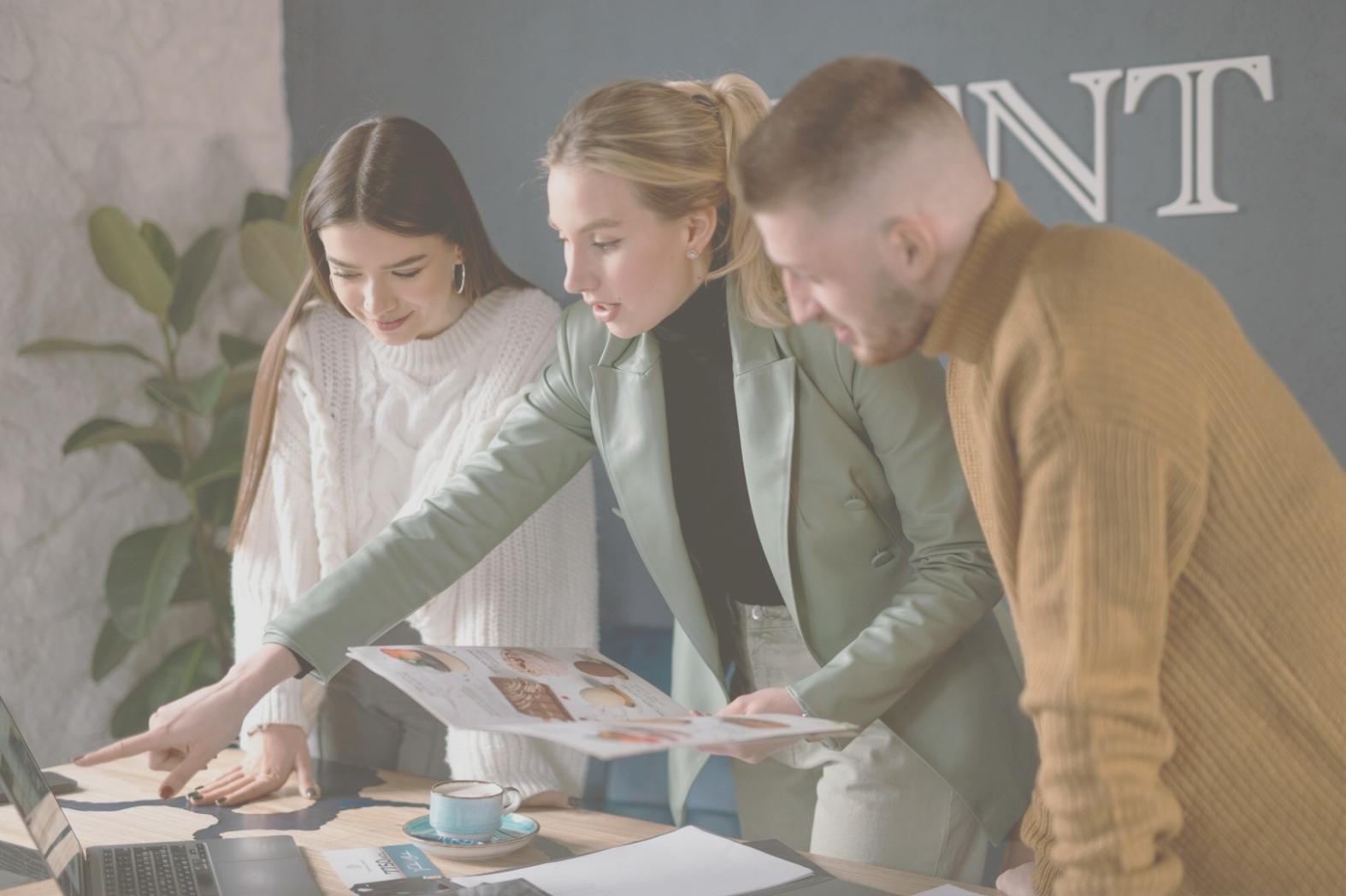 Spazio di studio organizzato per la formazione coaching